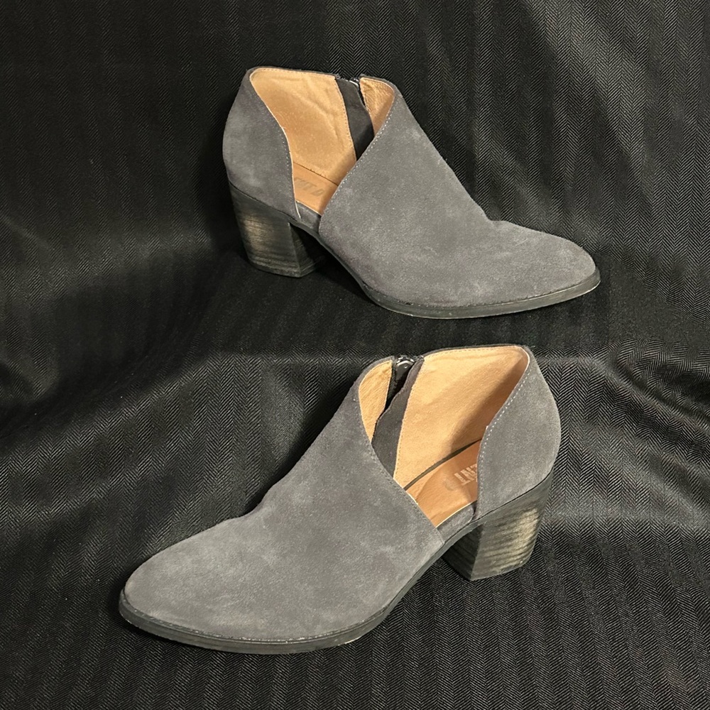 Anthro Silent D cut-out ankle boots in dark gray suede. - Picture 8 of 8